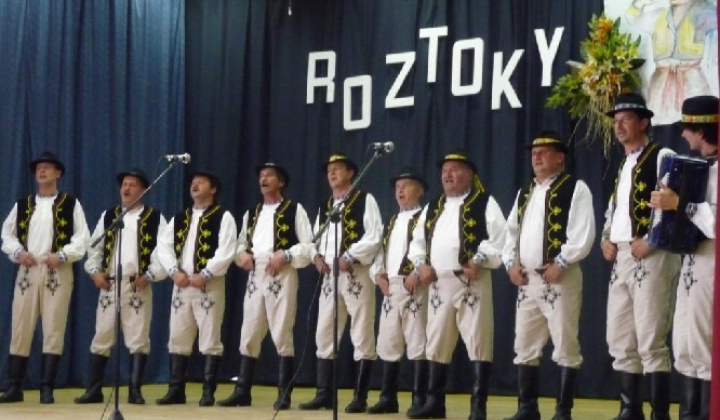 Vystúpenia skupín Hradek- ženy a muži