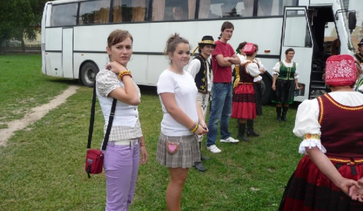 Vystúpenia skupín Hradek- ženy a muži