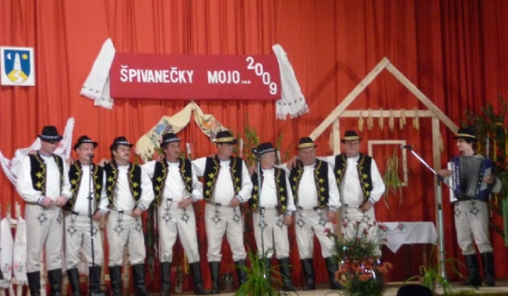 Vystúpenia skupín Hradek- ženy a muži